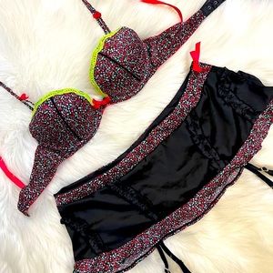 32C/XS Vs Victoria’s Secret Sexy little things Mermaid bra& Guarter ruffle skirt